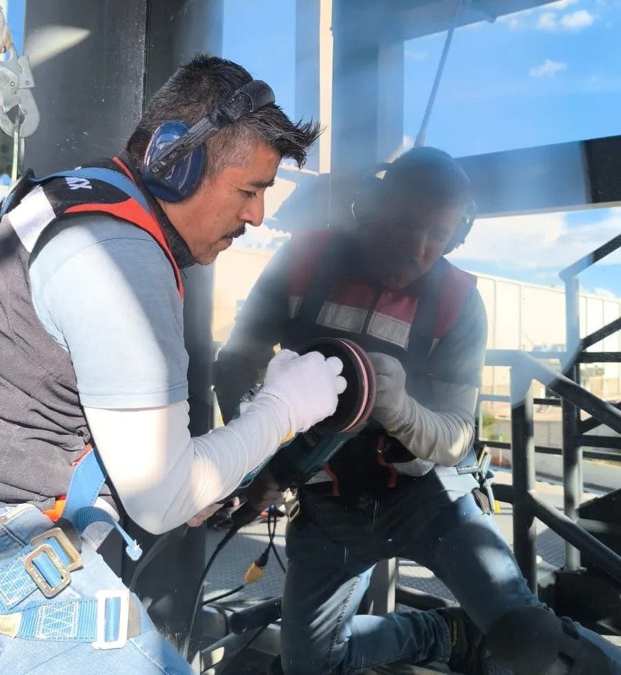 Respaldo tecnico cuando el vidrio se daña al final de obra