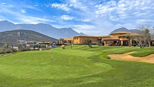 Residencial Terralta Golf & Country Club, García NL., proyecto documentado de restauración de vidrio de Grupo GNOVIA